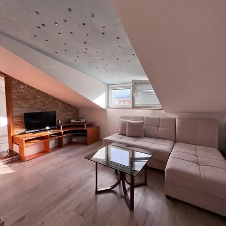 Sasha Duplex *